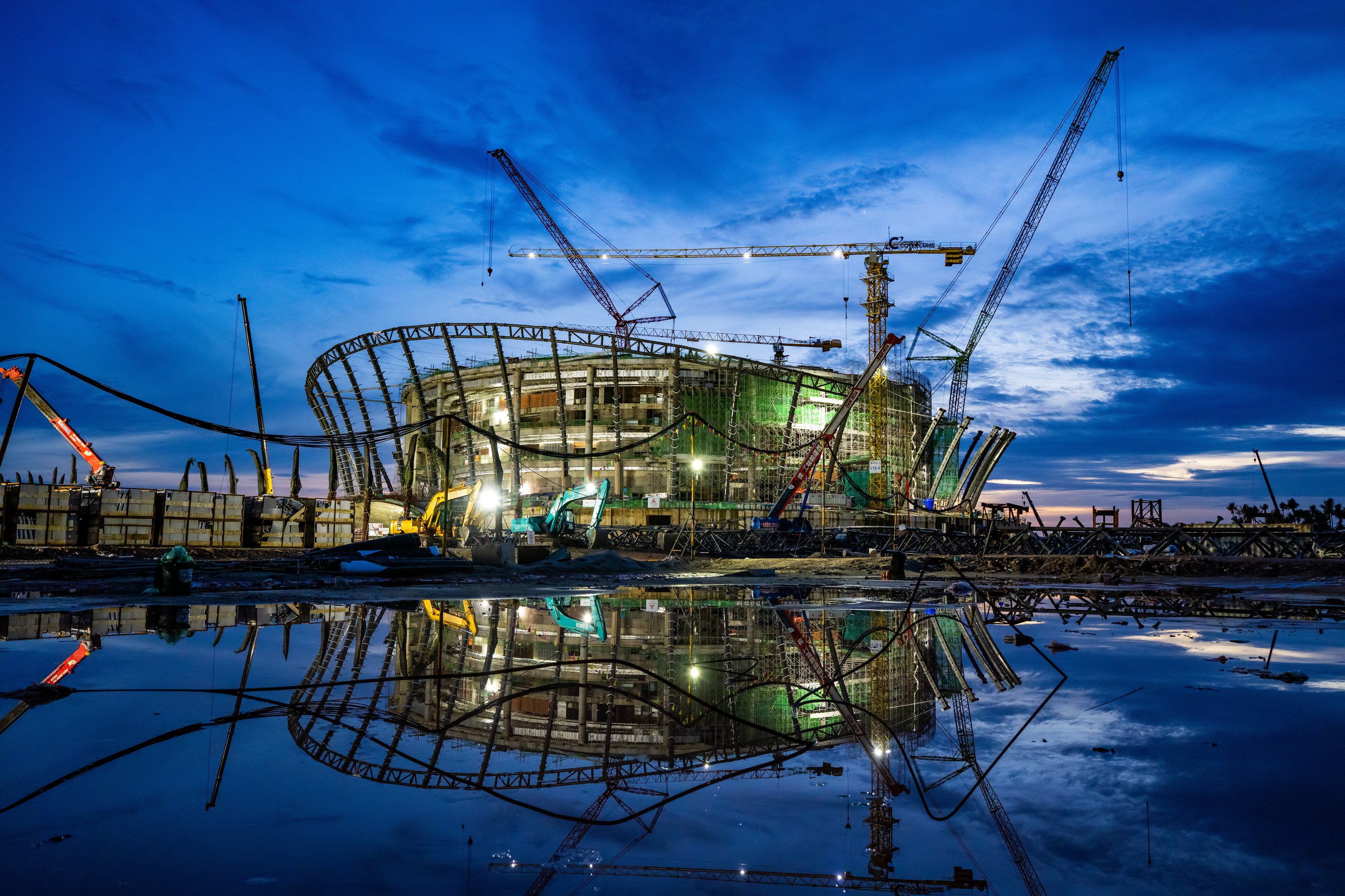 Nhà biểu diễn đa năng APEC 2027 Phú Quốc thi công xuyên đêm